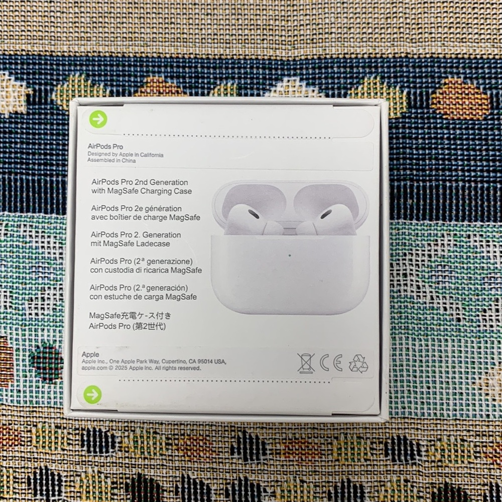 🍺Apple AirPods Pro Generation with MagSafe Wireless Charging Case - White - Picture 2 of 4